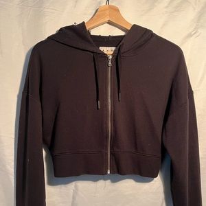 cropped aero zip up black